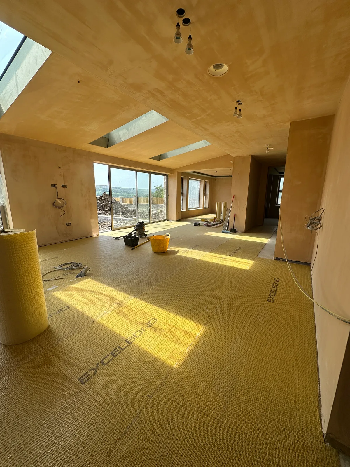 Decoupling mat to large floor area